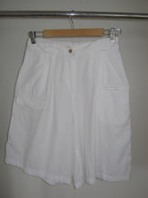 Load image into Gallery viewer, Cotton Highwaisted Shorts
